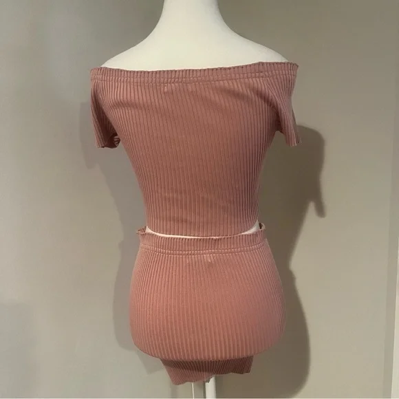 Noble U Off-Shoulder Ribbed Pink Mini Skirt Set - Picture 2 of 2